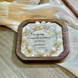 22255d55_2719e541-a3fe-4cee-a28d-c49d02af1b48.jpg 「云貝冰露」珍珠貝白水晶手串