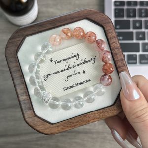 6f81cb7f-c7cc-4280-b864-eb64b71d885d.jpg 「乾枯玫瑰」紅膠花白水晶手串